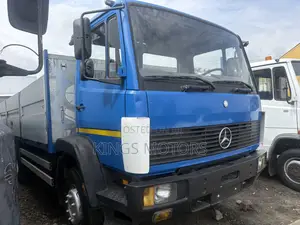 Mercedes-Benz 814 Flatbed Dropside Truck