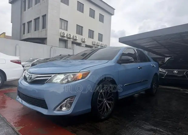 2013 Toyota Camry XLE V6 Sedan - 1