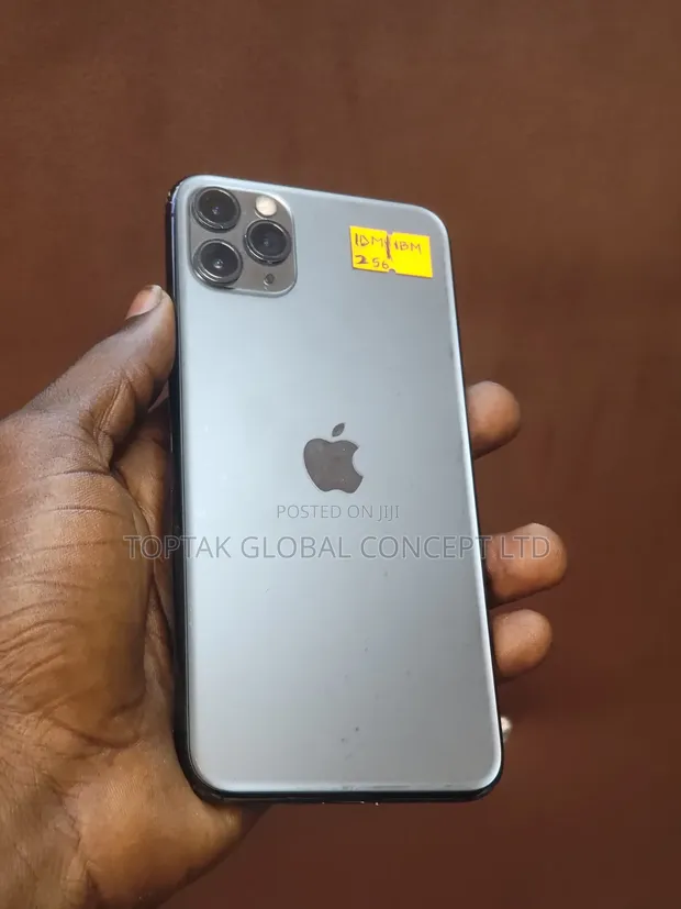 Apple iPhone 11 Pro Max 256GB Gray - 1