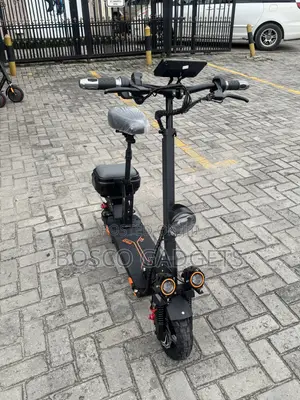 Sabon Scooter Mai Amfani da Wutar Lantarki 2026 Baki