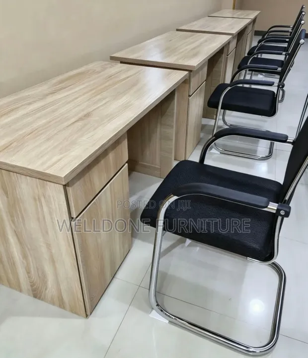 Boss Office Products Ofishin Tebur Mai Leda da Kofa - 1