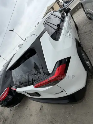 Toyota RAV4 XLE Premium 2021 Fari