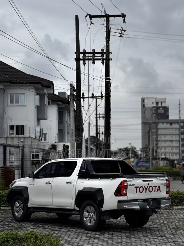 Toyota Hilux 2020 Fari - 1