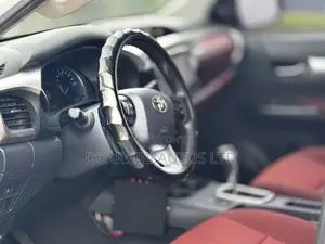 Toyota Hilux 2020 Fari