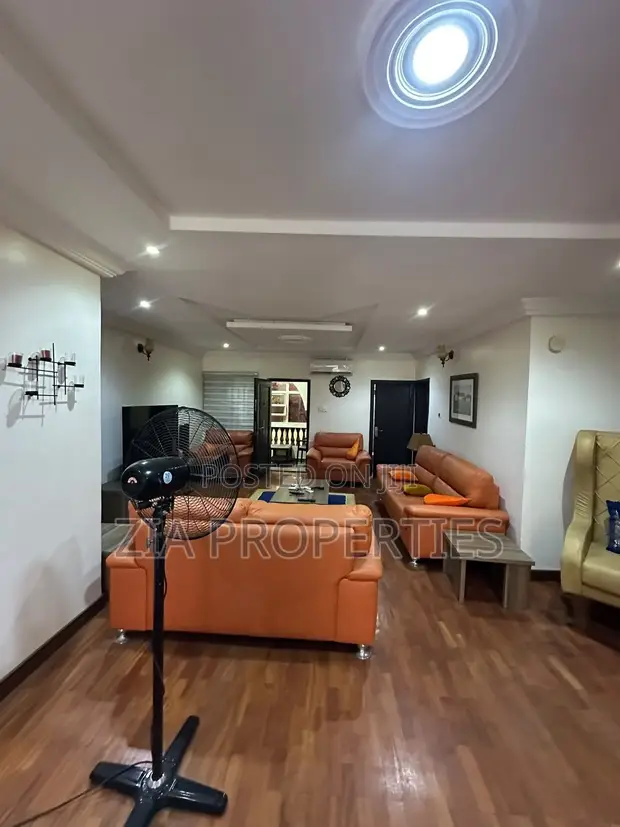 Gidan Waje Mai Dakuna 3 da Aka Zuba kayan daki don haya a Lekki Phase 1 - 1