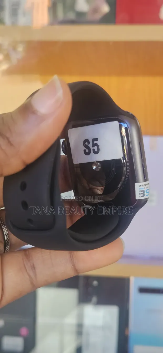 Apple Watch Series 5 44mm GPS + Cellular (Grade A) - 1