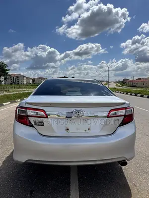 Toyota Camry SE Sedan 2013