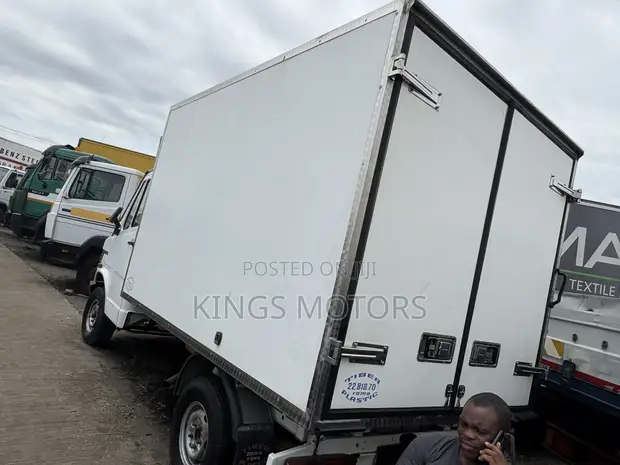 Mercedes-Benz 711D Cold Room Truck - 1