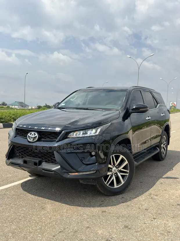 Toyota Fortuner 2019 Black - 1