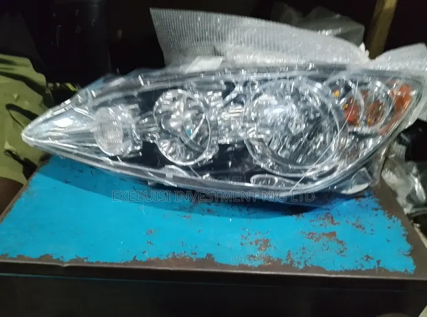 Toyota Camry Headlight (2003-2005) - 1