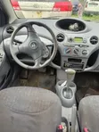 Toyota Yaris 2004 Silver - 2