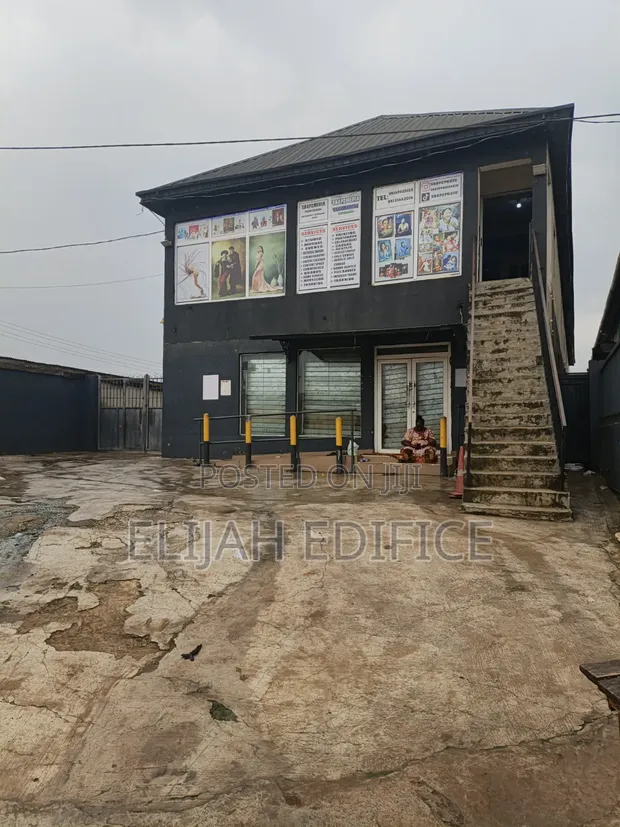 Babban Zauren Wurin Hayarwa: Coci, Studio, da dai sauransu a Itamaga, Kwata na Elepe, Ikorodu - 1