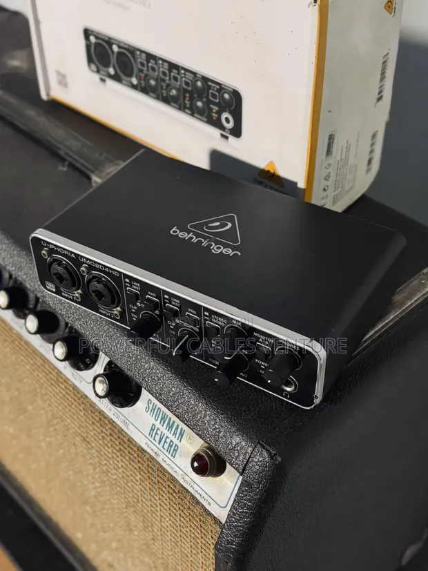 Behringer U-Phoria UMC204HD Audio Interface - 1