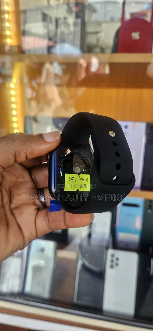 Apple Watch SE 2nd Gen 44mm GPS + Cellular - 1