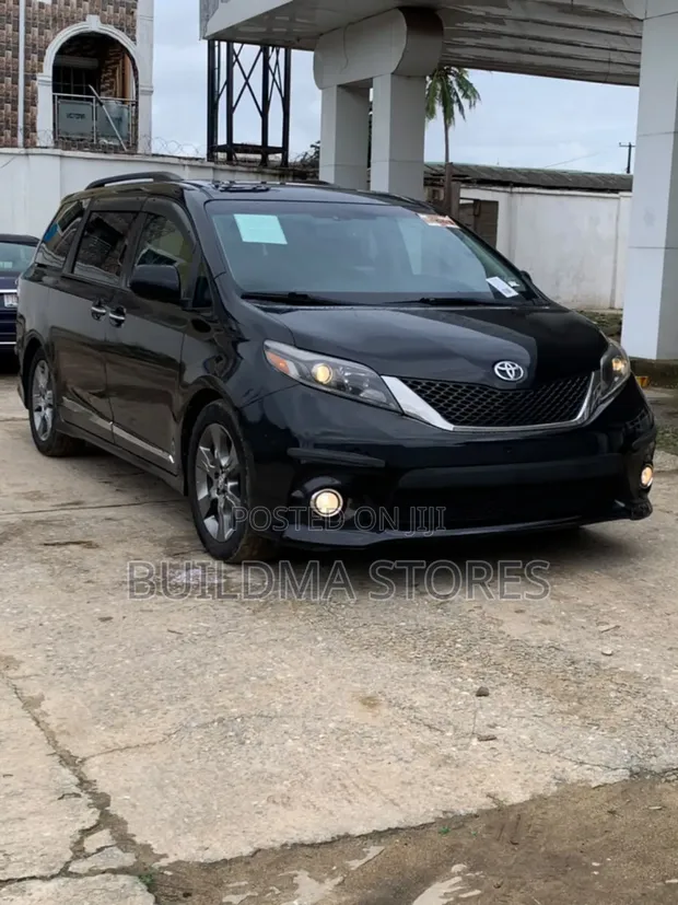 2015 Toyota Sienna SE Premium 8-Passenger Minivan - 1