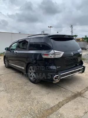 2015 Toyota Sienna SE Premium 8-Passenger Minivan