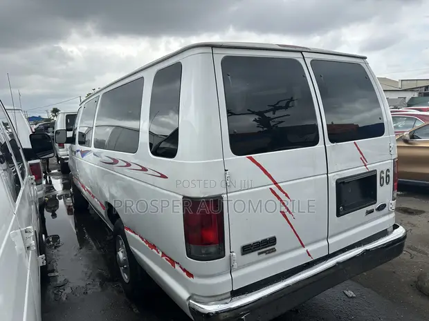 Ford E350 2012 Fari - 1