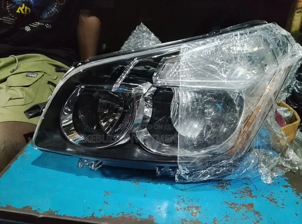 Pontiac Vibe Headlight 2009 - 1