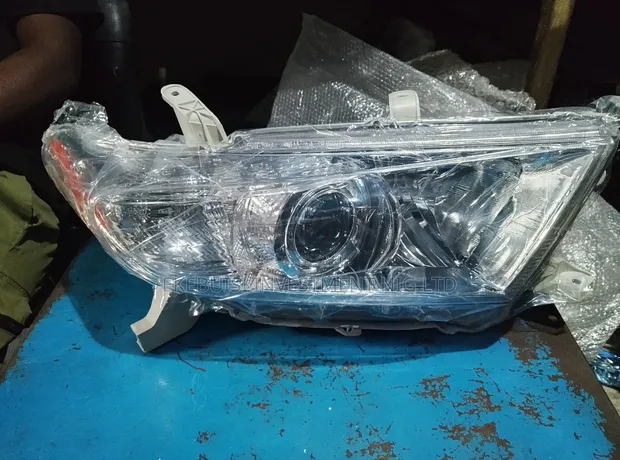 Toyota Highlander Headlight 2012 - 1