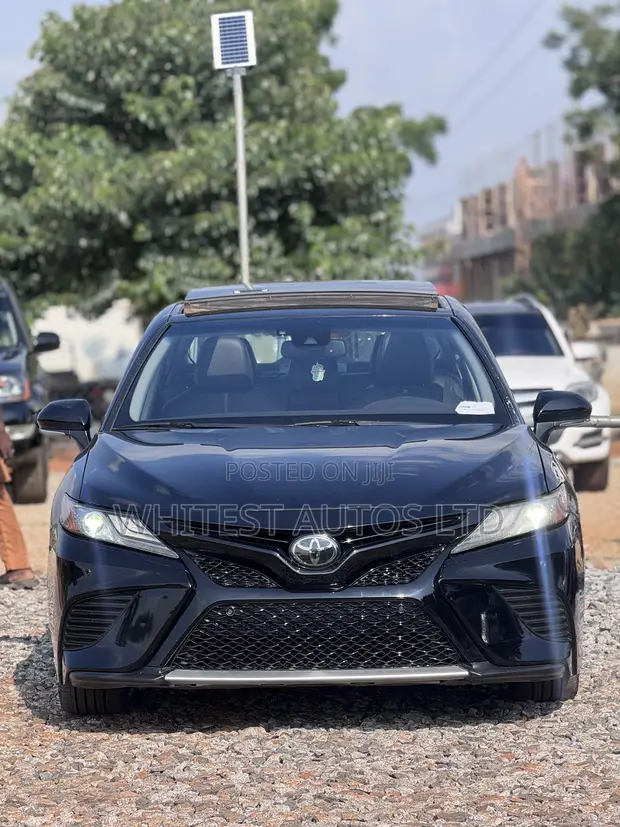 2018 Toyota Camry XSE FWD 2.5L Black - 1