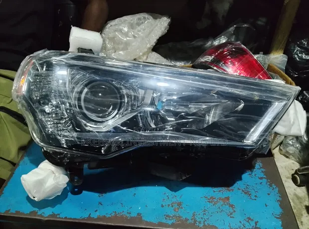 Toyota 4-Runner Headlight (2016-2018) - 1