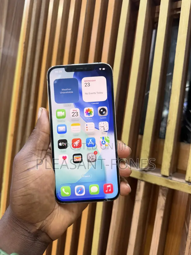 Apple iPhone 12 Pro Max 128GB Gold (Cracked Screen) - 1