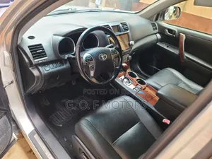 Toyota Highlander Limited 3.5L 2WD 2013 Silver