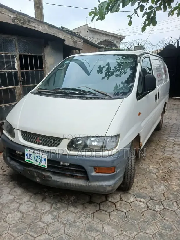 Mitsubishi L300 2005 White - 1