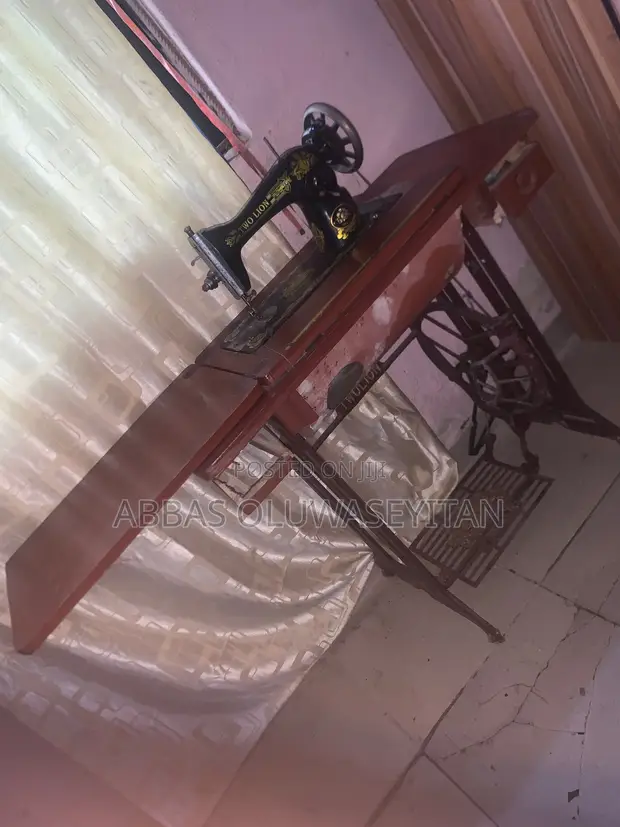 Used Manual Sewing Machine - 1