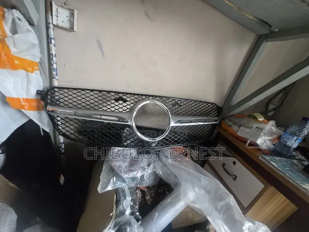 Mercedes-Benz GLE 292 Front Grille - Brand New - 1
