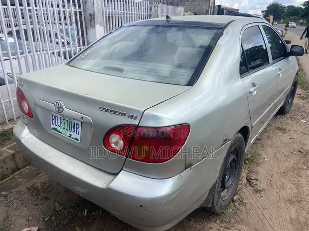 2004 Toyota Camry LE Sedan - 1