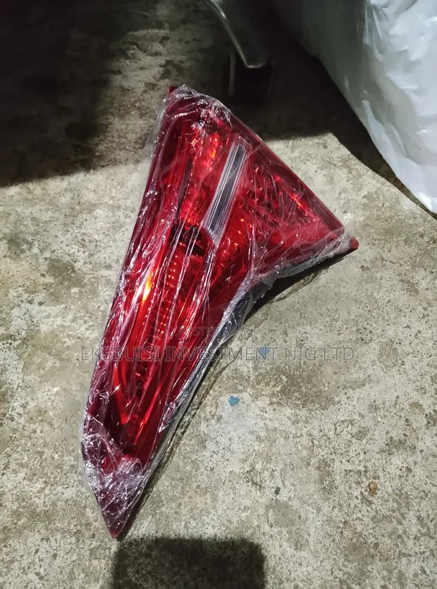 Toyota Corolla 2018 XSE Tail Light (Brand New) - 1