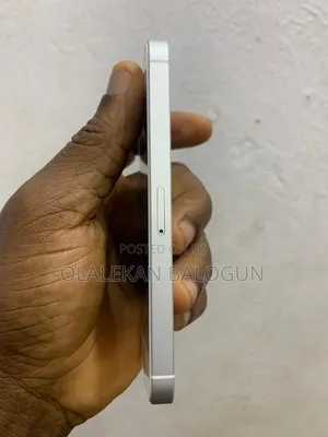 Apple iPhone SE 32GB White (UK Amfani)