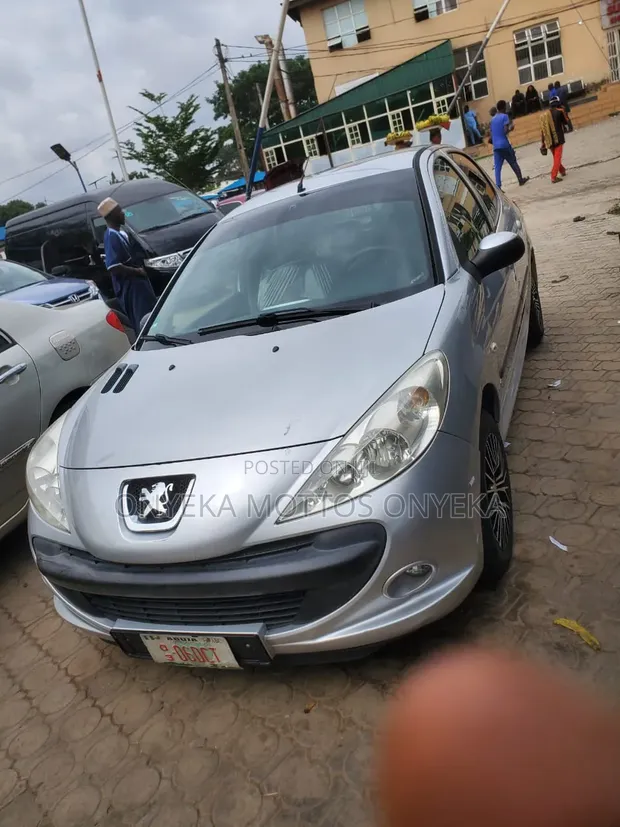 Peugeot 206 2011 Silver - 1