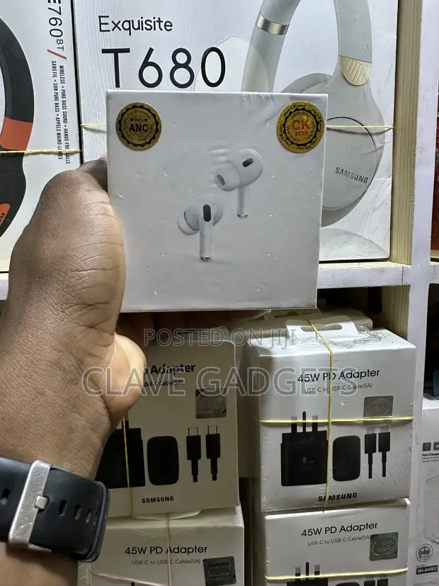 Apple AirPods Pro (2nd Gen) - 1
