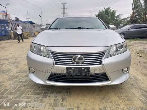 Lexus ES 2013 Silver - 1