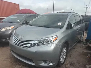 Toyota Sienna 2016 Silver