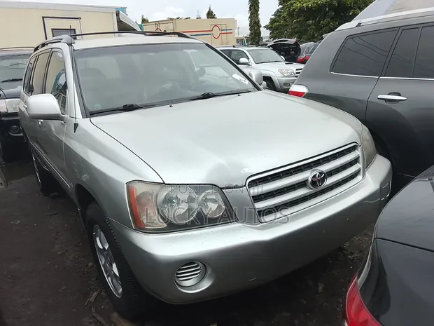 Toyota Highlander 2004 Silver - 1