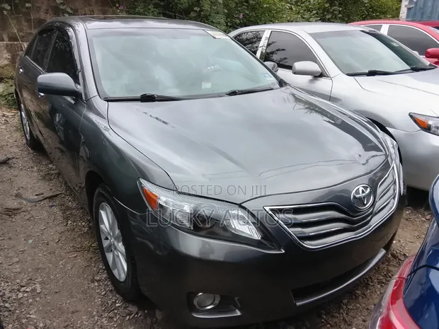 Toyota Camry 2010 Grey - 1