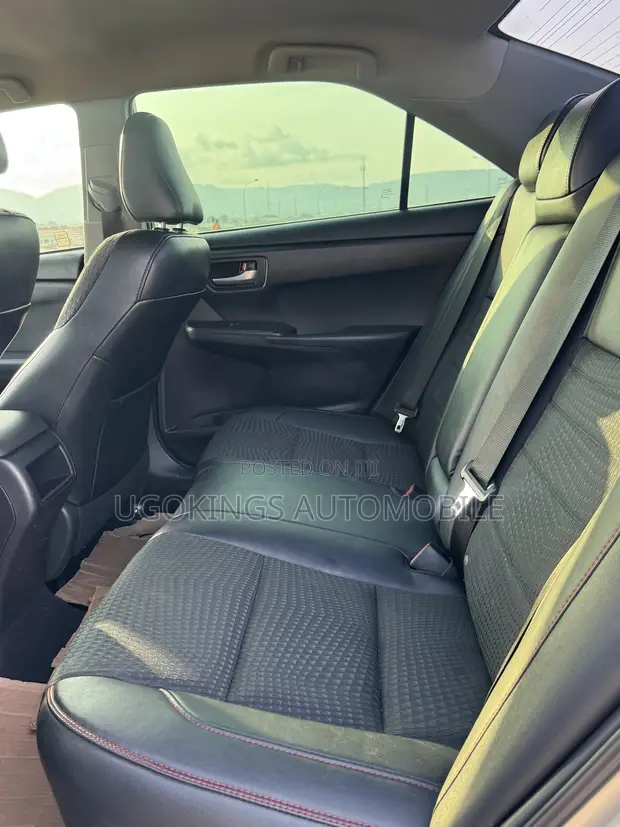 2015 Toyota Camry SE Sedan - Gold - 1