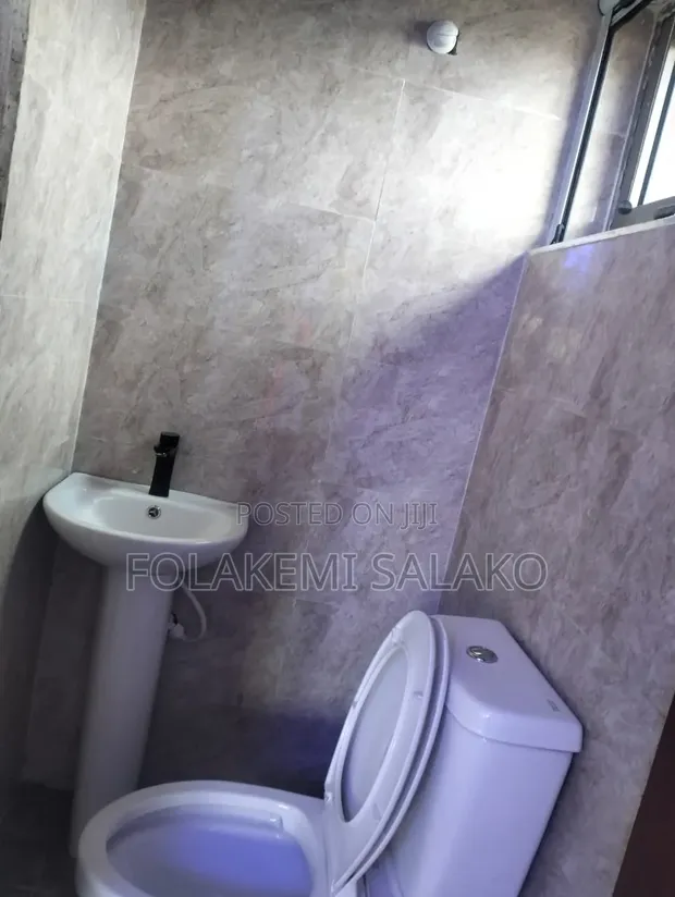 3 Bedroom Bungalow a si sayarwa a Agric - 1