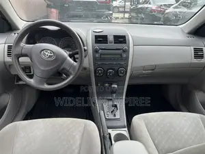 2010 Toyota Corolla Base Sedan (1.8L) - Silver