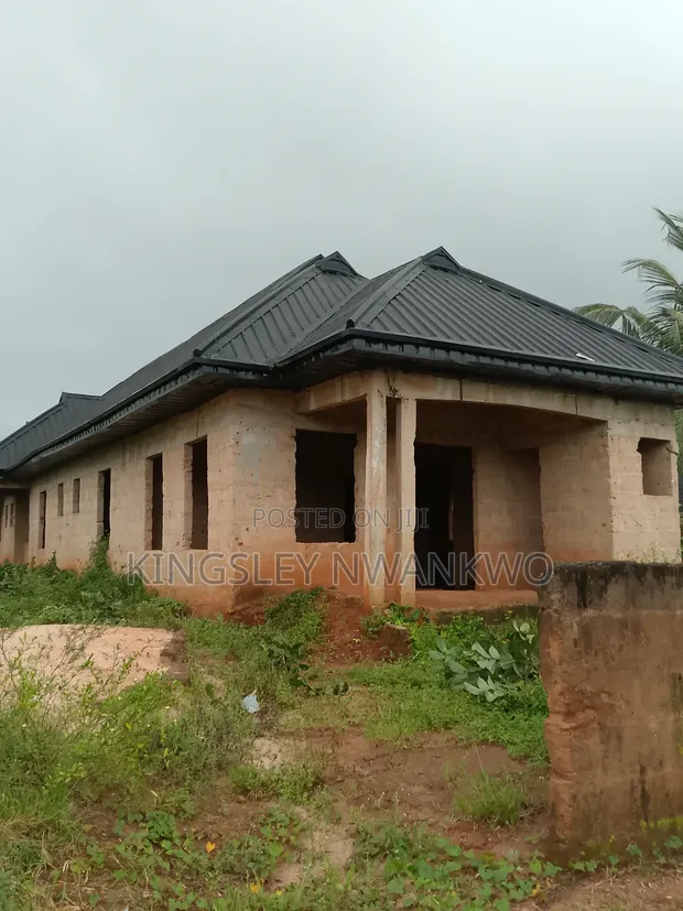 Gidan Kasa Mai Dakuna 3 Don Siyarwa A Benin City - 1