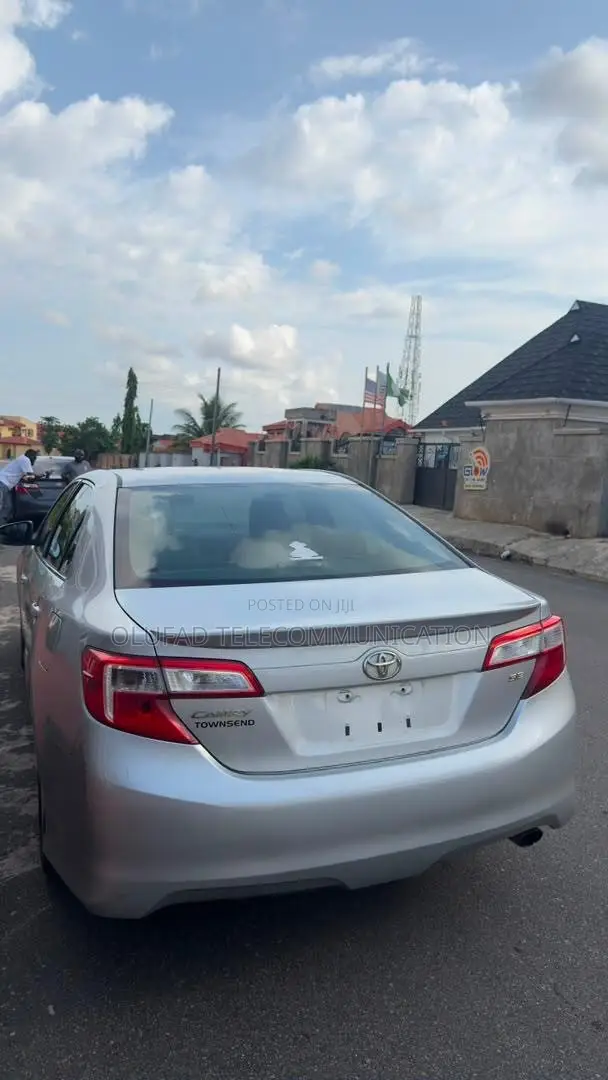 Toyota Camry SE 2.5L 2013 Launi Azurfa - 1