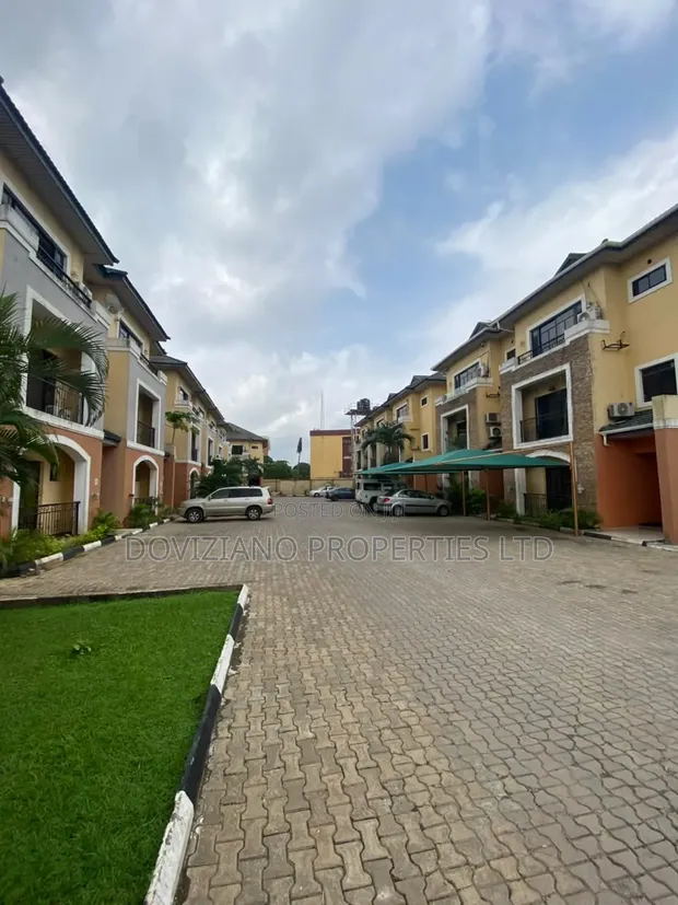 4 Bedroom Duplex with BQ for Rent in Ikeja GRA - 1