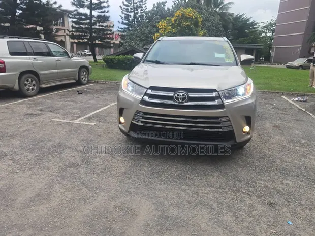 2015 Toyota Highlander XLE AWD SUV - Zinariya - 1