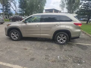 2015 Toyota Highlander XLE AWD SUV - Zinariya