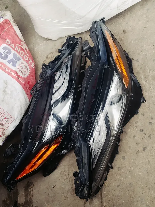 Toyota Camry Headlights 2018-2022 Sports Tokunbo Set - 1