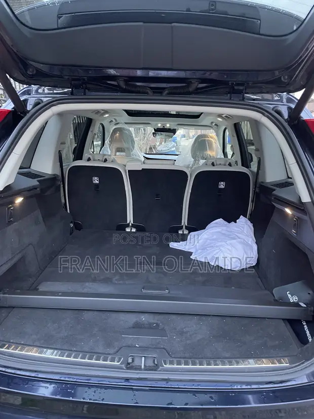 2016 Volvo XC90 T5 Momentum AWD - 1
