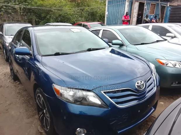 Toyota Camry 2010 Blue - 1